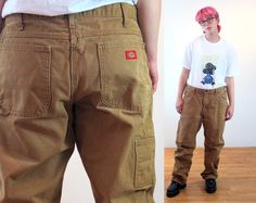 Dickies Carpenter Pants Outfit Men, 90s Style Brown Bottoms With Pockets, Retro Brown Bottoms For Streetwear, Vintage Brown Jeans With Pockets, Vintage Brown Bottoms With Cargo Pockets, Vintage Brown Cargo Pants With Pockets, Vintage Brown Bottoms For Streetwear, Vintage Brown Cargo Pants With Belt Loops, Vintage Brown Work Pants With Pockets