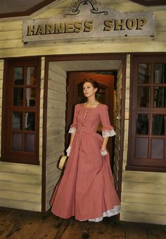 Elegant Fitted Prairie Dress With Square Neck, Pioneer Dresses, Pioneer Clothing, Pioneer Dress, Prairie Dresses, Calico Dress, Victorian Fashion Dresses, Victorian Gown, Attractive Dresses