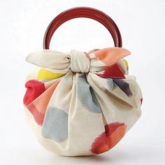 Three varieties of Taisho-modern style Furoshiki with two Ring handles to create a beautiful occasional bag. * includes the instruction paper on how to make a bag with Furoshiki, you can make it easy. Inspired by Taisho Modern-girl In the Taisho era (1912-1926), young people called "modern boys and modern girls" dressed in Western fashions appeared on the streets of Tokyo.Popular among the modern girls were traditional Japanese silk fabrics with Western textile designs. Walking around town wearing a kimono with pop patterns was a new fashion style at that time. This furoshiki reproduces the colorful and retro design of the kasuri weave of that era. Dimensions : Furoshiki - 70 x 70 cm (27.6″ x 27.6″) Bag Rings - diameter 13 cm (5.2″) Weight: 171g Material: Furoshiki - 100% cotton. Bag Rings Modern Girls Dress, Furoshiki Bag, Japanese Wrapping Cloth, Japanese Wrapping, Types Of Knots, Japan Gifts, Furoshiki Wrapping, Japanese Bag, Wrapping Cloth