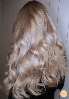 Golden Ash Blonde Hair, Cold Blonde Hair, Level 10 Blonde, Cream Blonde Hair, Cold Blonde, Blonde Ideas, Long Blonde Wig, Bronde Balayage, Blond Balayage