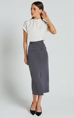 Brylee Midi Skirt - High Waisted Front Split Skirt in Charcoal Gray Bodycon Skirt Outfit, Maxi Skirt Business Outfit, Gray Midi Skirt Outfit, Grey Midi Skirt Outfit, Work Skirts Professional, Straight Skirt Outfits, Workwear Skirt, Workwear Corporate, Bodycon Skirt Outfit