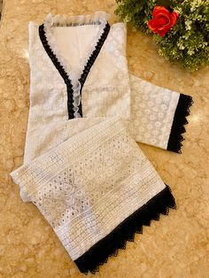 Pakistani Dress Hand Design, Kurti With Lace, Chicken Dress, Funny Lockscreen, Live Screen, Chikankari Kurti, Simple Style Outfits, Neck Designs For Suits, Long Kurti