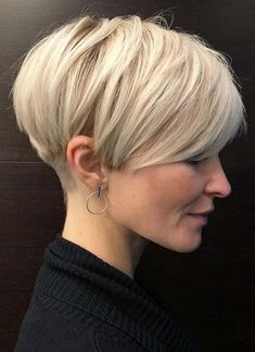 Awesome Pixie Cut Styles with Blonde Shades for 2019 Layered Pixie Haircuts, Long Gowns, Short Pixie Haircuts, Hair Images, Short Blonde, Haircuts For Fine Hair, Short Hair Haircuts, Short Blonde Hair