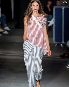 Walk The Line, Style Crush, Spring 2017, Spring Summer Outfits, Red Fashion, Fashion Week Spring, London Fashion Week