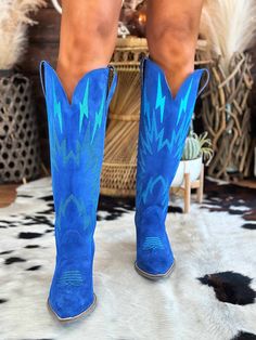 Blue Boots Outfit Western, Briley Hussey King, Cowgirl Boots Blue, Royal Blue Cowboy Boots, Fun Cowgirl Boots, Blue Cowgirl Boots Outfit, Country Night Out Outfit, Blue Cowboy Boots Outfit, Colored Cowboy Boots