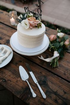 Rustic dream wedding taking place in Walnut Grove Weddings in Moorpark, California! Just outside of Los Angeles, this beautiful wedding venue is fit for all! | Lauren Kovacik, California wedding photographer #WeddingCake Moorpark California, Barrel Decor, Bella Wedding, Walnut Grove, Wedding Dress Flowy, Sweet Kisses, Beautiful Wedding Venues, Wedding Southern California