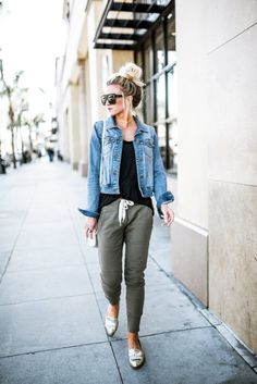 Leanne Barlow, Elle Apparel, Comfy Travel Outfit, Elle Fashion, Jean Jacket Outfits, Jean Jacket Women