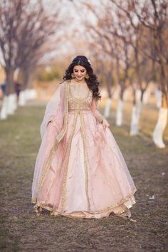 Engagement Dress Ideas Pakistani, Engagement Dress For Bride Pakistani, Engagement Dresses Pakistani, Pakistani Engagement Look, Engagement Dress Pakistani, Wedding Dresses Pakistani Party Wear, Wedding Dresses Pakistani, Walima Dress