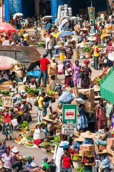 many people are shopping at an outdoor market