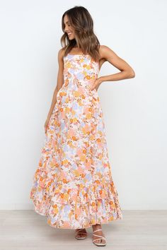 Floral Dress Outfits, Maxi Dress Outfit, Young Women Fashion, Midi Dress Formal, Usa Dresses, Long Sleeve Sweater Dress, Dresses By Length, Shop Maxi Dresses, Cream Dress