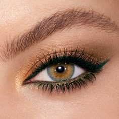 Extreme Make-up, Green Eyeshadow Look, Green Eyeliner, Cute Eyeshadow Looks, Eyeshadow For Blue Eyes, Makeup For Hazel Eyes