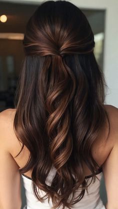 Looking for curly hairstyles inspiration This blog post covers f u l l c u t e q u i c k s h o r t easy b a d d i e l o n g s c h o o l p r e t t y m i x e d s i m p l e s u m m e r looks Whether you're aiming for a casual or glam look these hairstyles are perfect for any occasion Mixed Hairstyles, Shampoo Commercial, Quick Styles, Hairstyle Guide, Wedding Hair Brunette, Bridemaids Hairstyles, Rambut Brunette, Fancy Braids, Belle Hairstyle