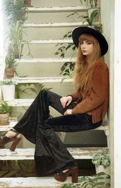 Hippie Witch Aesthetic, 70s Goth, Modern Witch Fashion, Thrift Ideas, Mom Clothing, Witchy Outfits, Boho Witch, Witchy Boho, Grunge Hippie