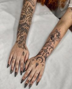 Jagua Tattoo, Mantra Tattoo, Celestial Tattoo, Tarot Tattoo, Hand And Finger Tattoos, Hand Tats, Witch Tattoo, Hand Tattoos For Women, Greek Tattoos