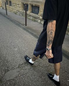 Dickies Shorts Outfit Men, Casual Look For Men, Guy Fits, Classy Outfits Men, Street Style Outfits Men, Street Fashion Men Streetwear, Mens Fashion Streetwear, Mens Outfit Inspiration, Cool Fits