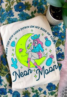 Aesthetic Graphic Tees, Womens Graphic Tees Vintage, Core Aesthetics, 70s T Shirts, Moon Graphic Tee, Neon Moon, Space Cowgirl, Moon Graphic, Neon Logo