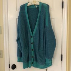 Free People Nwot Teal Oversized Cardigan Sweater Comfortable Oversized Spring Outerwear, Casual Green One Size Outerwear, Comfortable Oversized Outerwear For Layering, Casual Green One-size Outerwear, Oversized V-neck Casual Outerwear, Casual V-neck Oversized Outerwear, Casual V-neck Outerwear One Size, Oversized Cardigan Sweater, Teal Cardigan