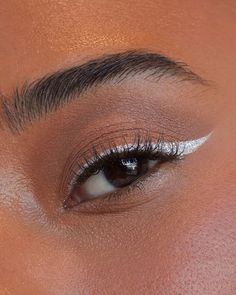 SILVER LINING | GEL EYELINER – EM Cosmetics Concert Makeup Looks, Image Analysis, Silver Eyeliner, Metallic Eyeliner, Concert Makeup, Metallic Eyes, Formal Makeup, Graphic Liner, Liquid Metal