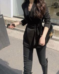 Korean Black Blazer Outfit, Korean Formal Outfits For Women, Women Office Outfits, Black Homecoming Dresses, Fashion Top Outfits, Office Chic, Crisp Autumn