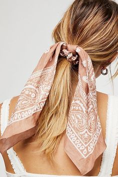 Hairstyle With Bandana, Cute Bandana Hairstyles, Medium Hairstyle, Concert Hairstyles, Half Bun, Long Hairstyle, Trendy Hairstyle, Bun Hairstyle, Short Wedding Hair