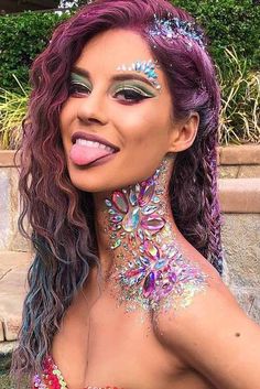 Festival makeup and festival looks, including festival glitter makeup, Coachella makeup, and more Coachella Make-up, Exotic Makeup, Makeup Backgrounds, Festival Makeup Rave, Festival Makeup Glitter, Makeup Inspired