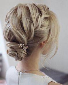 Braided Braids, Sanggul Modern, Shaved Side Hairstyles, Styles Braids, Cute Braided Hairstyles, Wedding Hair Ideas, Wedding Hair Styles, Short Hair Trends