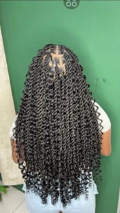 Senagele Twist With Curls, Twist Braids With Curls, Braids Summer 2024, Highschool Hairstyles, Smeduiem Passion Twist, Passion Twists 1b/30, Parting Hair, Boho Twists