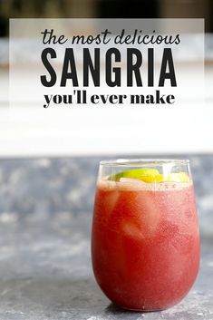 This is the simplest and most delicious sangria recipe ever! It's super easy to make, and it is guaranteed to be the hit of every party you take it to! This is an absolute staple in my refrigerator during the warm months! Homemade Sangria, Red Sangria Recipes, Easy Sangria Recipes, Peach Sangria, Jello Shot, Bubbly Bar