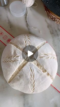 a video demonstrating how to make a round bread crust