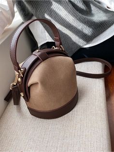 Women Bucket Bags French Style Vintage Trend All-Match Handbag 2022 New Fashion Contrast Color French Handbags, Winter Handbags, Style Parisienne, Tas Fashion, Bucket Handbags, Millenial Fashion, Bloomingdales Fashion, Mini Bucket Bags, Womens Designer Handbags