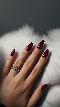 Get ready for the cozy and chic vibes of early fall with these must-try nail designs! 🍂💅 #EarlyFallNails #AutumnVibes #NailInspo #FallManicure #CozySeason #NailArt #TrendyNails #SeasonalNails #NailGoals #FallFashion" Burgundy Bridesmaid Nail Ideas, Coffin Nail Ideas Fall, Red Nail Varnish, Shellac Nails Fall, Brown Nails Design