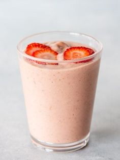 Smoothie Recipes Without Banana, Strawberry Shortcake Smoothie, Strawberry Kiwi Smoothie, Fresh Strawberry Recipes, Make Almond Milk, Canned Pears, Smoothie Ideas, Quick Drinks