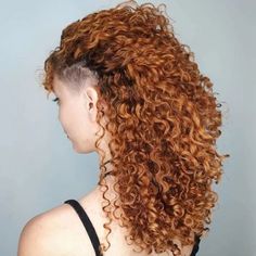 Hot street fashion inspires creativity in my outfits Side Shaved Hairstyles Medium Curly, Side Undercut Curly Hair, Curly Undercut Women Long, Long Curly Hair Undercut Woman, Undercut Curly Hair, Undercut Hairstyles Women, Curly Undercut