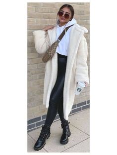 White Coat Outfit, Nyc Winter Outfits, Winter Jacket Outfits, Winter Coat Outfits, New York Outfits, Looks Pinterest, Stylish Winter Outfits, Winter Fashion Outfits Casual