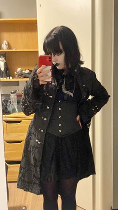 Alt Halloween Outfits, 80s Trad Goth Fashion, Masc Goth Outfits, 80s Trad Goth, Goth Winter Outfits, Horror Aethstetic, Winter Goth Outfits, Mall Goth Fashion, 70s Goth