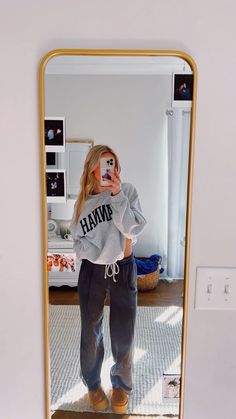 Comfy But Cute School Outfits, Cute Ootd Ideas, Winter School Hoodie With Crew Neck, Seaside Sweatshirt Outfit, Trendy Crew Neck Hoodie With Cozy Fit, Vsco Style Relaxed Fit Crew Neck Sweatshirt, Southern Fits, Cute Outfits 2024, Slick Back Outfits