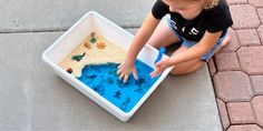 Are you looking for a fun ocean themed sensory bin for your toddlers and preschoolers? Check out this Under The Sea Jello Sensory Bin! Using just a few basic supplies you probably already have at home, you make make the best messy sensory play bin for kids. Let your kids squish and splat the gooey jello all while they secretly work on fine motor skills! Jello sensory play for the win! Feeding Therapy, Baby Sensory Play, Baby Sensory, Play Activities, Sensory Bins