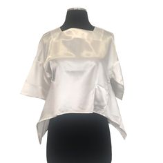 Nwt Caara Satin White Cropped Top Xs Brand: Caara Size: Xs (Could Fit A Size Small) Approx. Measurements: Top To Bottom Hem- 17.5 Inches Pit To Pit- 18 Inches Excellent Condition, Smoke Free Environment, Ships Next Business Day! Ask Any Question! Bundle & Save! White Short Sleeve Evening Blouse, Cream Satin Top For Wedding, White Short Sleeve Tops For Evening, Red Lace Blouse, Pink Sleeveless Blouse, Linen Cardigan, Retro Tops, Dolman Sleeve Tops, White Off Shoulder