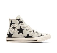 These All Stars take their name to the next level. Converse Chuck Taylor All Star Large Stars Canvas For Women In Brown, Size 8.5 Cool Converse, Cute Converse, Womens High Top Shoes, Converse Low Tops, Converse Star, Dr Shoes, Converse Shop, Custom Converse, All Stars Converse