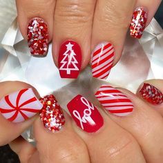 Holiday Nail, Holiday Nail Art, Glitter Design, Treat You, Christmas Nail, Christmas Nail Art, Nail Arts, Nail Decals