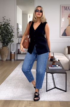 Casual Friday Work Outfits, Brunch Fits, Korean Fashion Women Dresses, Jeans Fits, Ibiza Outfits, Fashion Capsule Wardrobe, Mum Fashion, Casual Chique, Long Vest