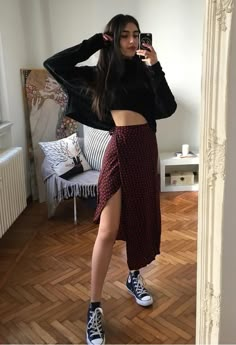 Dark Spring Aesthetic Outfits, 2023 Wishlist, Mode Ulzzang, Spring Lookbook, Stylish Summer Outfits, Elegante Casual, Outfit Aesthetic, Sneakers Outfit, Komplette Outfits