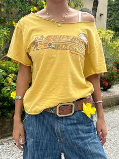 Kiara Carrera, Street Fits, Look Jean, Clothing Aesthetic, Yellow Outfit, Fits Clothes, Fashion Life, Yellow Shirts, Pretty Stuff