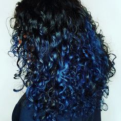 Black To Dark Blue Ombre Hair, Deep Blue Curly Hair, Blue Highlights In Black Hair Curls, Dark Blue Highlights Curly Hair, Midnight Blue Hair Curly, Curly Blue Highlights, Midnight Blue Curly Hair, Curly Hair With Blue Highlights, Blue Highlights Curly Hair