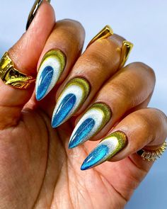 Chrome Over Cat Eye Nails, Cateye Chrome Nail Art, Chrome And Cat Eye Nails, Car Eye Nails, Yellow Cat Eye Nails, Diamond Cat Eye Nail Art, Tigers Eye Nails, Cat Eye Chrome Nails, Spar Cat Eye Nails