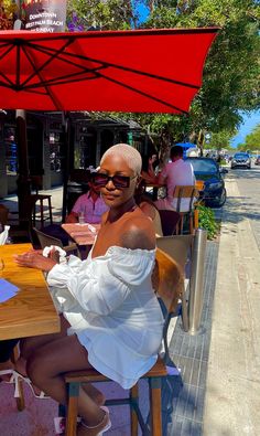 Kelly Price, Short Shaved Hairstyles, Shaved Hair Designs, Short Sassy Hair, Pelo Afro, Bald Head, Platinum Hair, Sassy Hair, Short Blonde