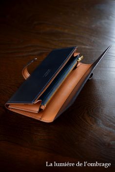 Ｌｏｎｇ　Ｗａｌｌｅｔの画像 Small Leather Accessories, Edc Gadgets, Leather Hip Bag, Wallet For Women, Hip Bag, Long Wallet, Leather Accessories, Leather Working, Wallet Men