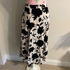 Never Worn Skirt, Sz 12 H&m Relaxed Lined Skirt, Casual Cream Skirt With Floral Print, Casual Cream Floral Print Skirt, H&m Long Skirt For Spring, H&m Midi Skirt With Lining, H&m Relaxed Flared Skirt, H&m Relaxed Midi Skirt, H&m Lined Midi Skirt, H&m Relaxed Fit Lined Skirt