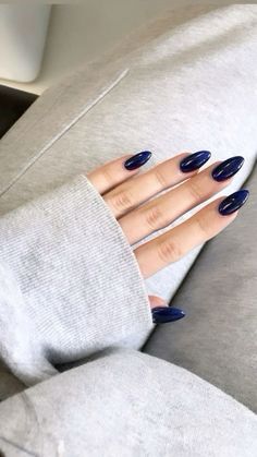 instagram ; @pap4lex Summer Nails Navy Blue, Navy Blue Summer Nails, Almond Nails Navy Blue, Almond Nails Dark Blue, Nails For Dark Blue Dress, Nail Navy Blue, Navy Almond Nails, Conference Nails, Dark Blue Summer Nails