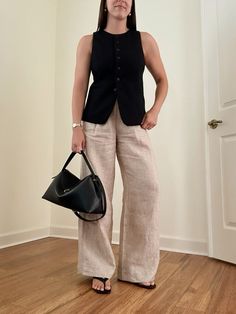 Classic chic summer outfit with Sézane vest & linen pants Linen Vest Outfit, Outfit With Vest, Madewell Bag, Vest Linen, Polished Casual, Linen Vest, Madewell Bags, Wardrobe Designs, Chic Summer Outfits